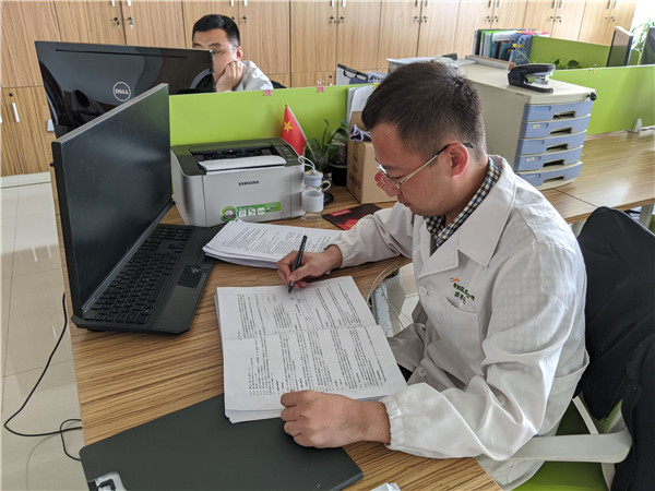 只爭(zhēng)朝夕，不負(fù)韶華